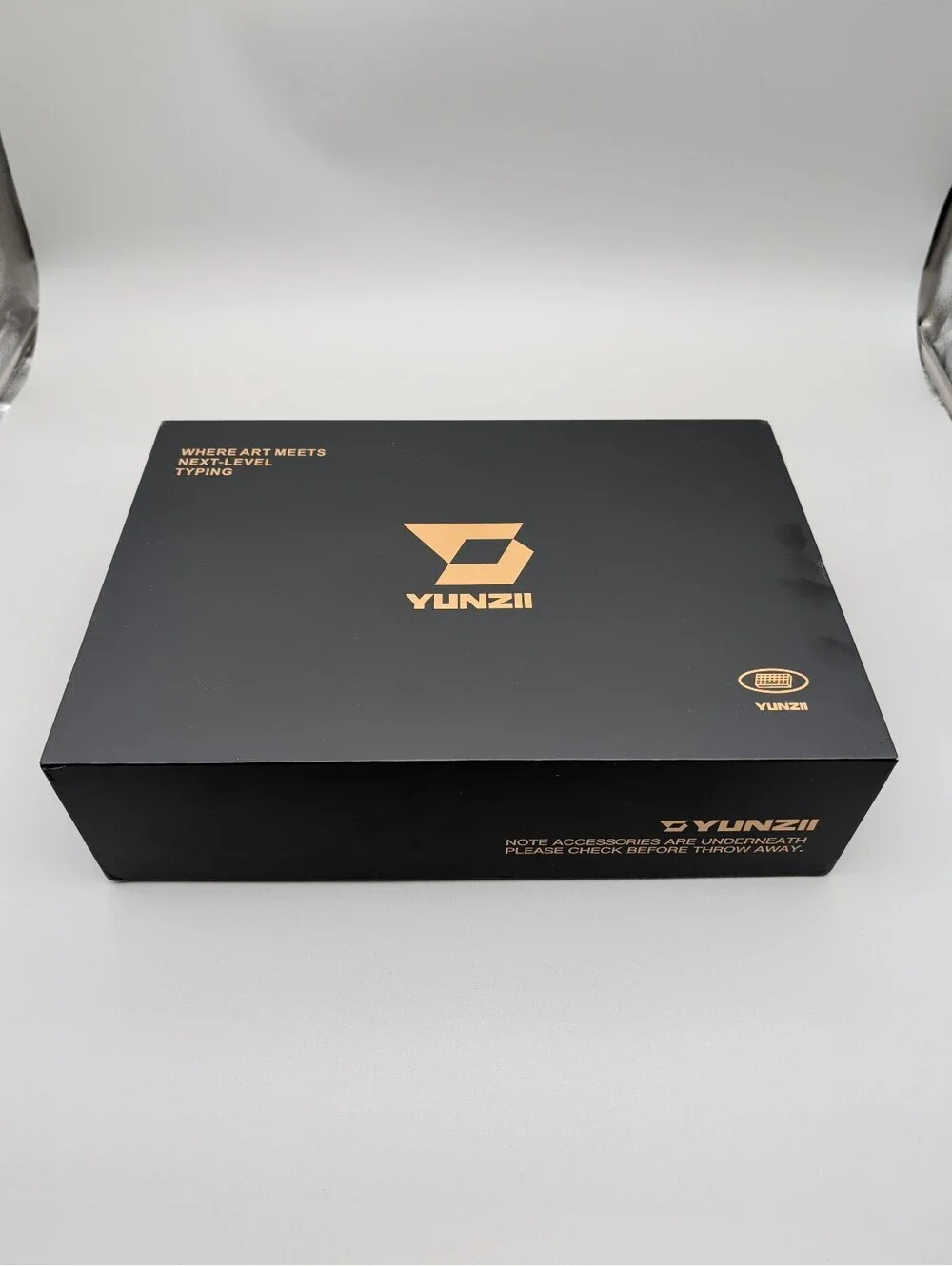 YunZii Retro Mechanical Bluetooth Keyboard with Wood Finish and Round Keycaps